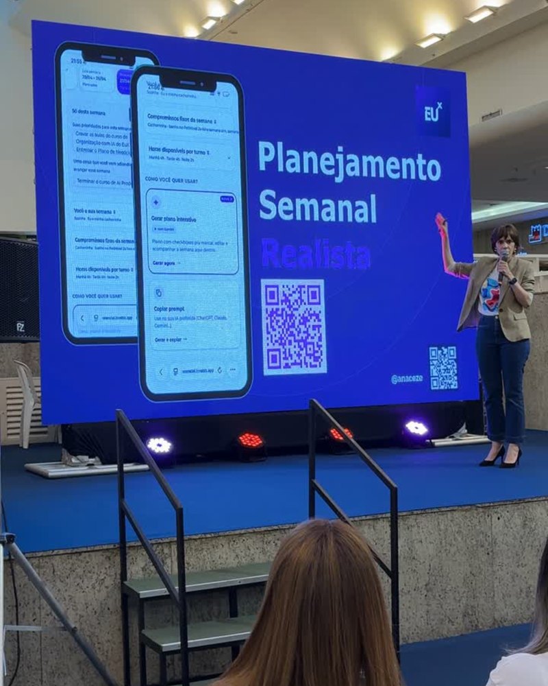 Ana Ceze palestrando no palco do World Creativity Day 2026