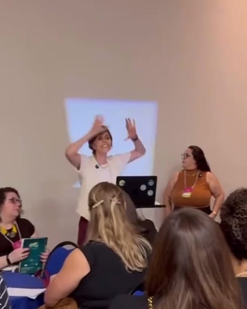 Ana Ceze conduzindo workshop de IA para negócios na Arena Mulher ACIRP